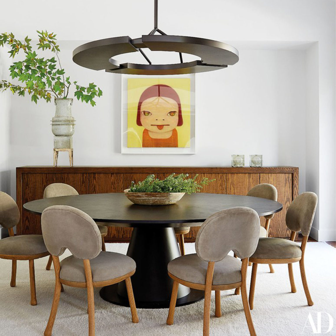 Lustre Classique S Ozone dans une salle à manger moderne et lumineuse