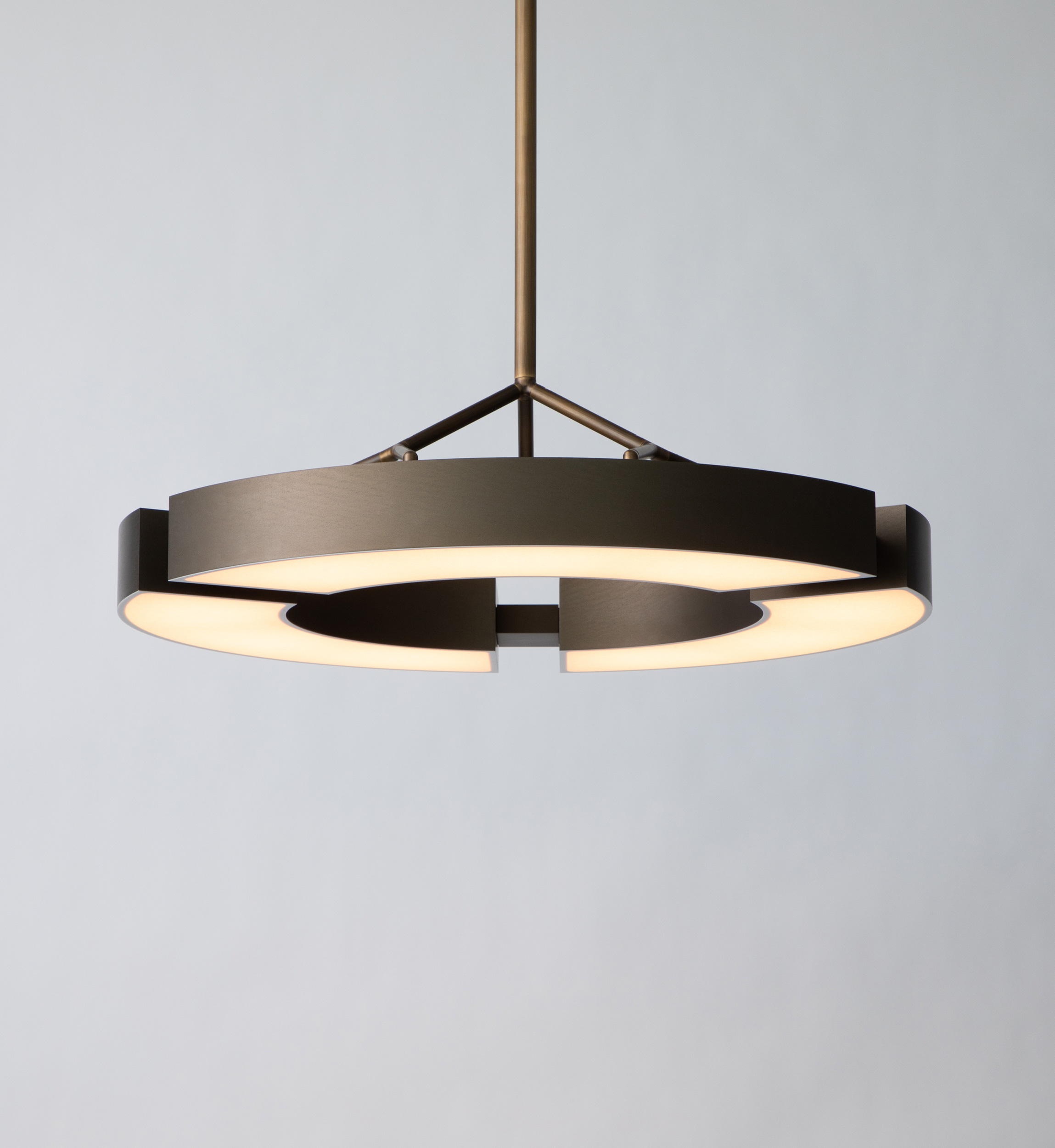 Runder Classique V Kronleuchter aus weißem Papier mit matter Bronze-Oberfläche