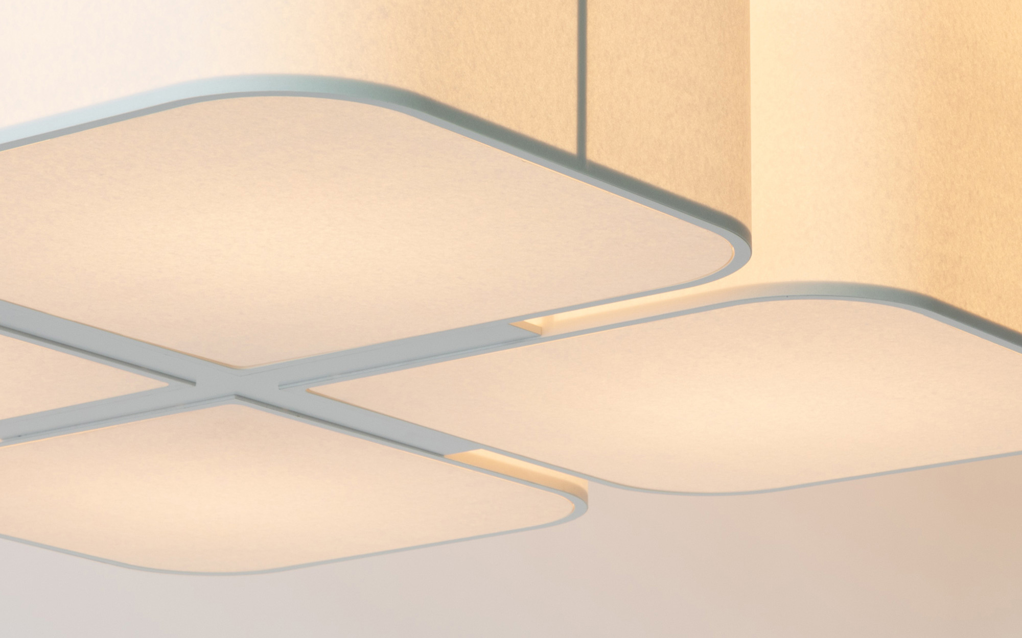 Focus on the white paper diffuser of the Brasilia L pendant light by Michel Boyer for Ozone