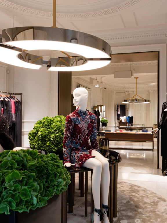 Classique V chandelier with a two-tone finish by Gounot & Jähnke in the Elie Saab boutique in London