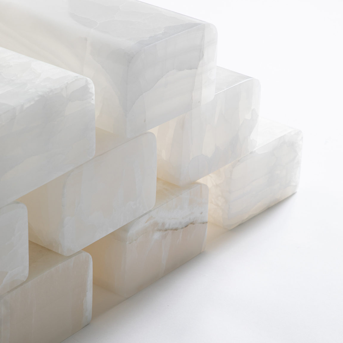 Pierre d'onyx blanc taillée pour l'applique Embrun A Ozone