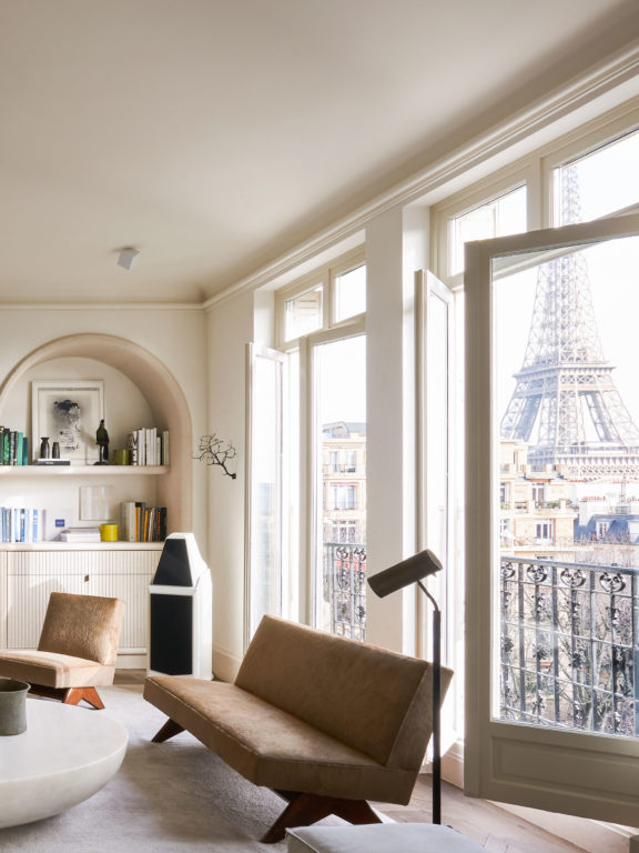 Diamant Decken Spot von Joseph Dirand für Ozone in einer Pariser Wohnung mit Blick auf den Eiffelturm