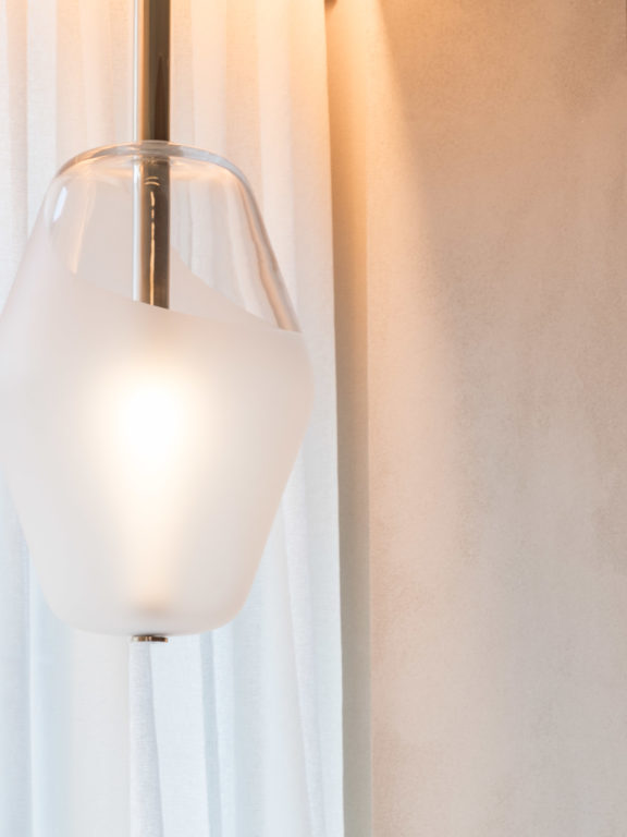 Focus on Régis Botta's Rivoli pendant light in a warm and cosy room