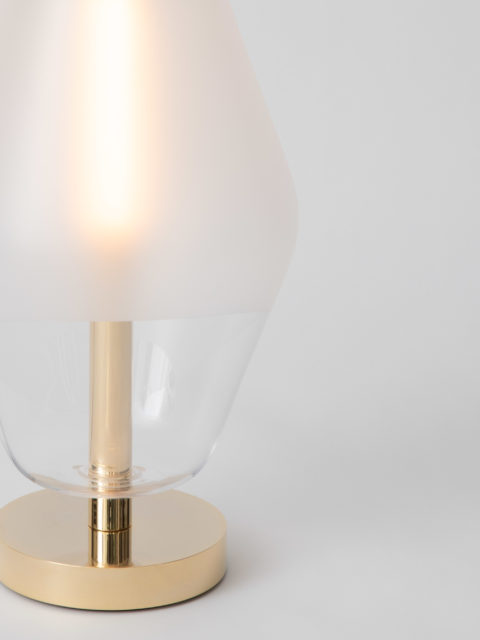 Zoom sur les différents matériaux utilisés pour la lampe de table Saint-Germain de Régis Botta pour Ozone