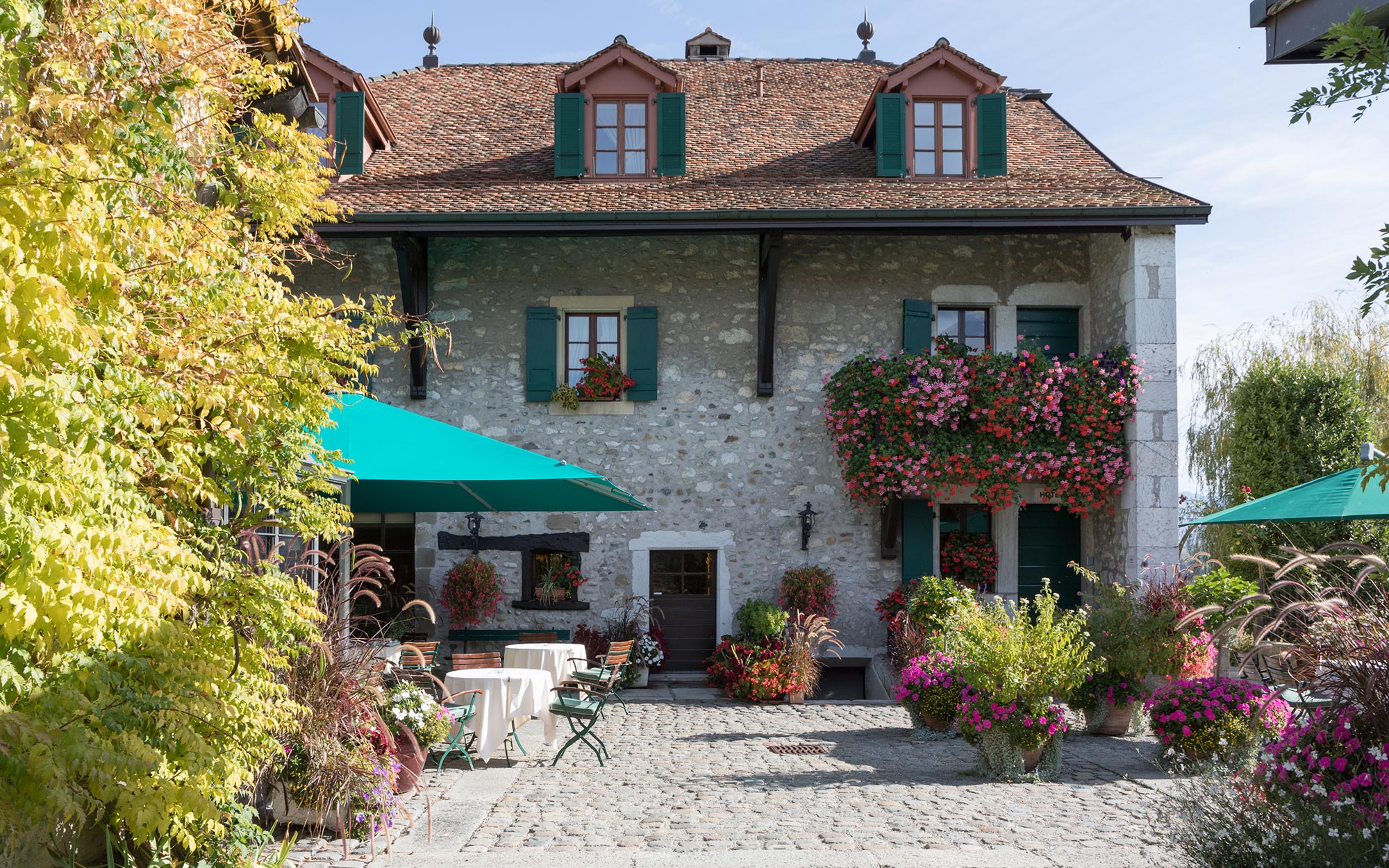 Front of the Domaine de Châteauvieux during spring