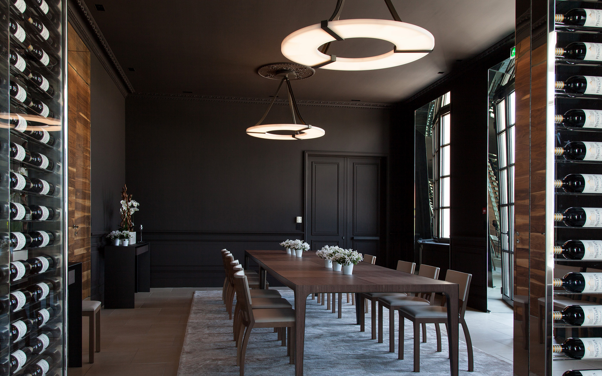 Chandelier Luxembourg PM designed by Jean-Michel Wilmotte for our Retail project at Château Pedesclaux, for Ozone.