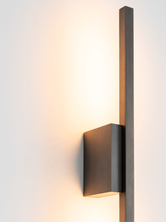 Reflexion de la lumière de l'applique Untitled A de Gounot & Jähnke pour Ozone