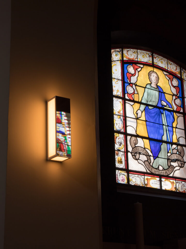 Applique Line V dans l'église Saint-Louis à Fontainebleau en France
