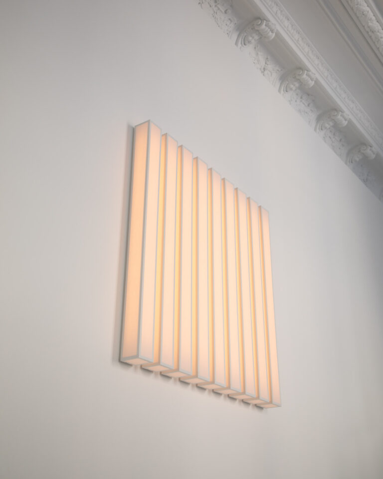 Alignement de plusieurs appliques Line L de Gounot et Jähnke pour Ozone