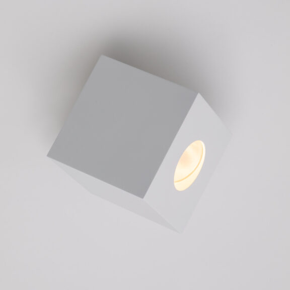 Le spot Diamant blanc de Joseph Dirand pour Ozone