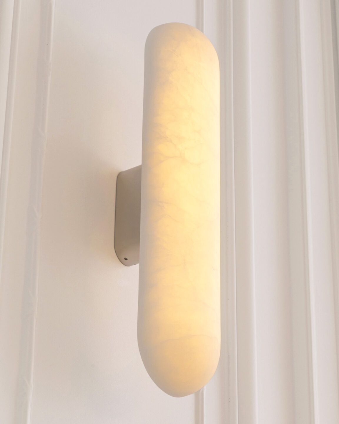 Wandleuchte Gélule Albâtre von Joseph Dirand für Ozone