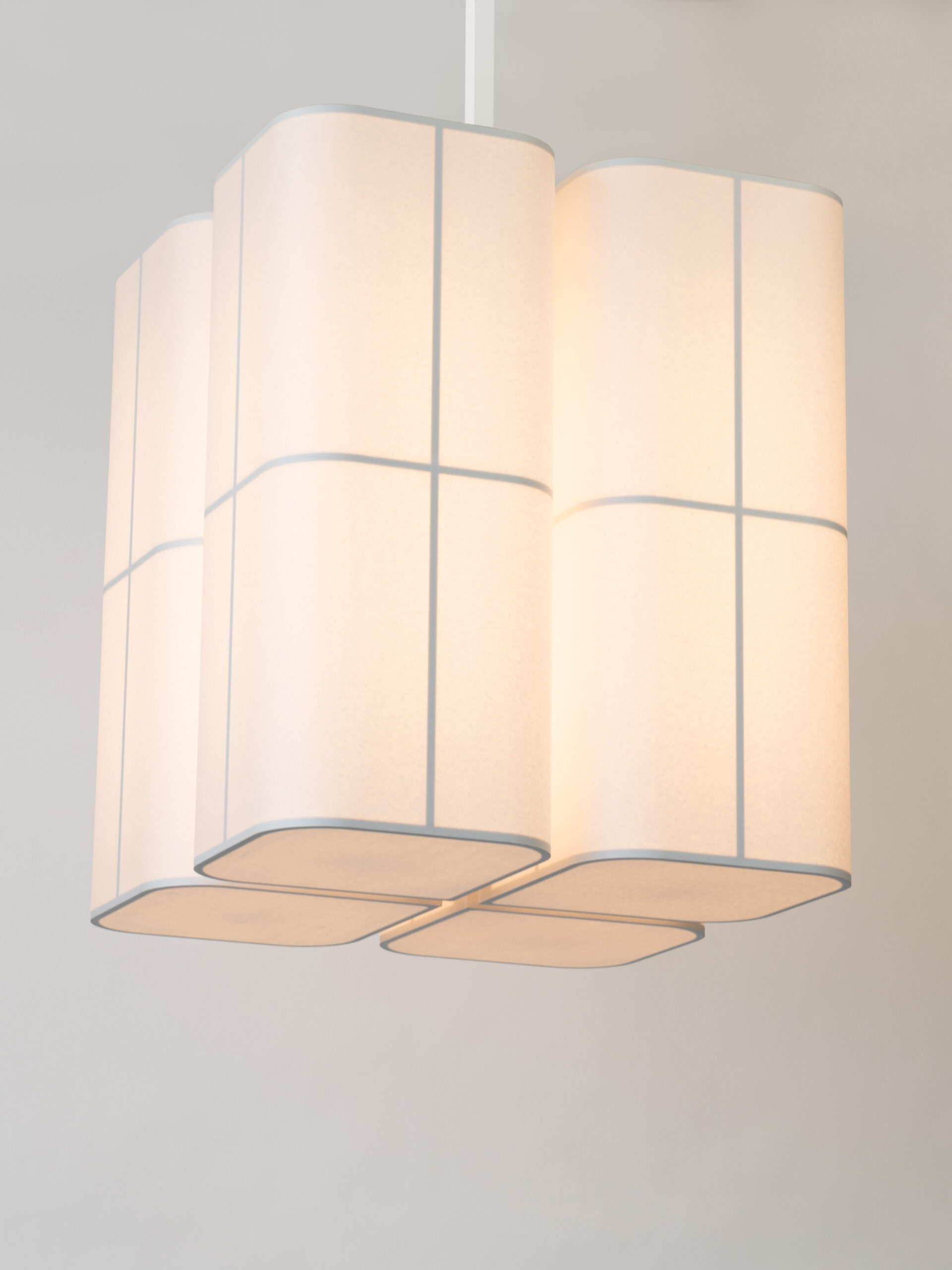 With its four large sections, the white paper Brasilia PL chandelier by Michel Boyer emits a warm and soft light