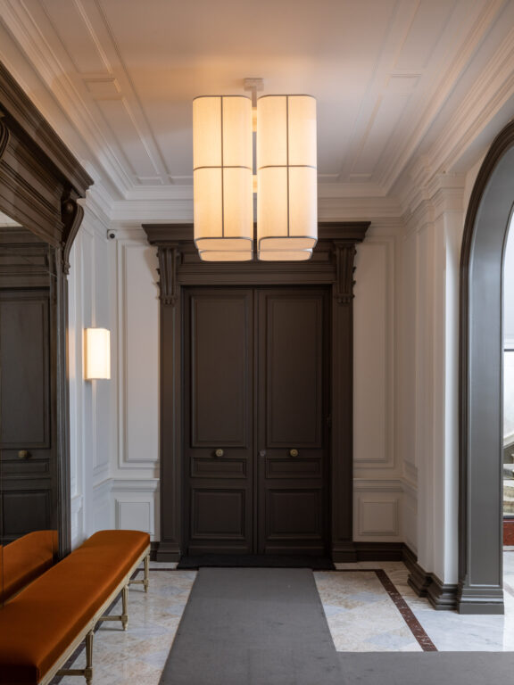 With its four large sections, the white paper Brasilia PL chandelier by Michel Boyer softly illuminates the hall of the French Embassy in Brazil with a warm glow