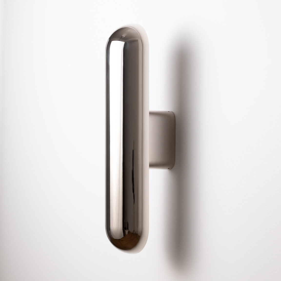 Gélule Wandleuchte von Joseph Dirand für Ozone mit Spiegel nickel Finish