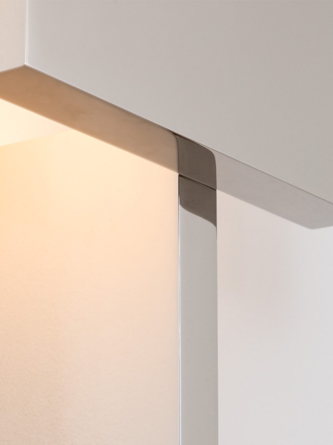 Focus on the materials used for the Furtiv A sconce by Lauriot-Prévost and Perrault for Ozone