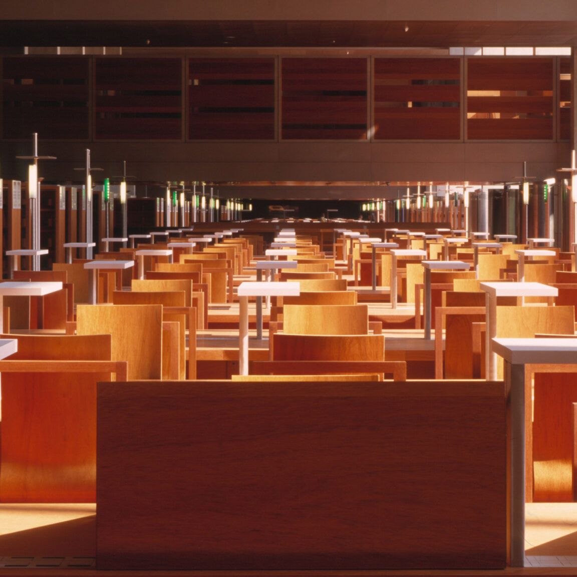 Tischleuchte Furtiv LP aus der Bibliothek François Mitterand Paris