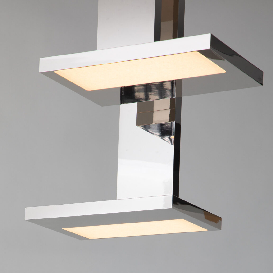 Focus on the paper diffuser of the Furtiv S pendant lamp in mirror nickel by Gaëlle Lauriot-Prévost and Dominique Perrault for Ozone