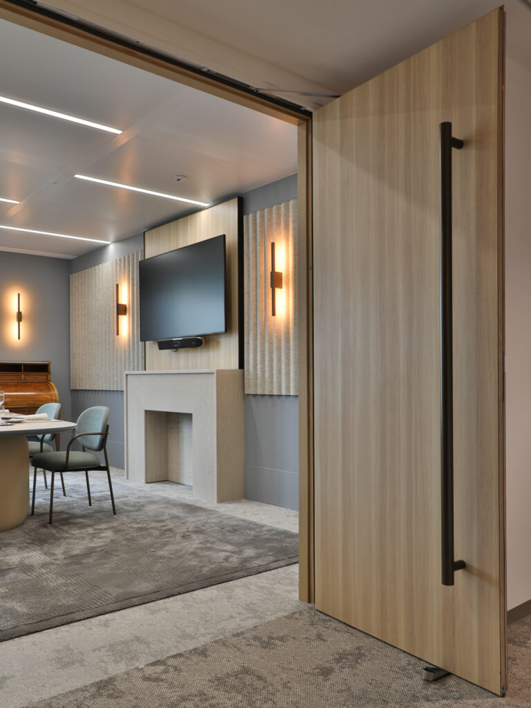 Les appliques Untitled A illuminent les salons banque privée du siège de Neuflize OBC à Paris