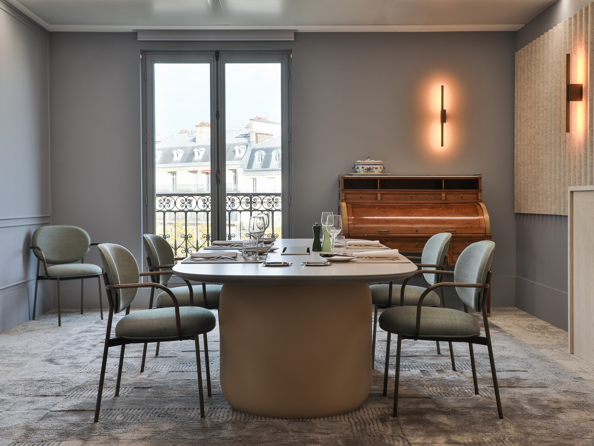 Les appliques Untitled A illuminent les salons banque privée du siège de Neuflize OBC à Paris