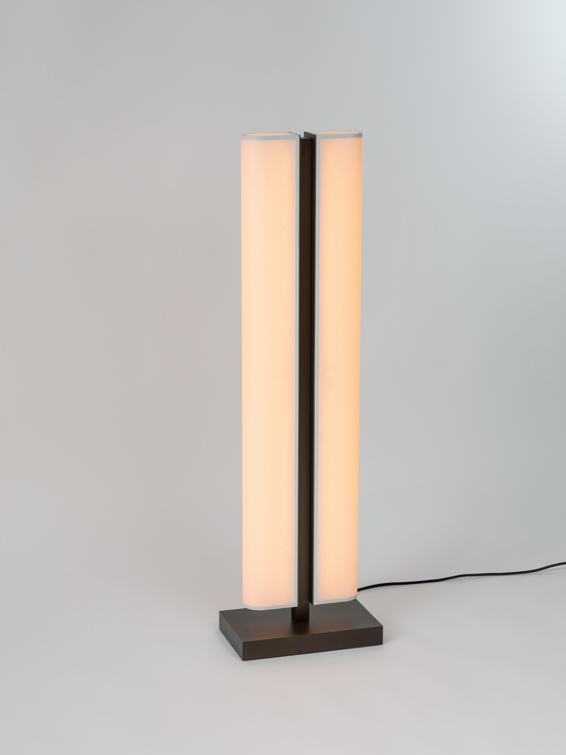 La lampe haute Tennessee LH devant un fond blanc