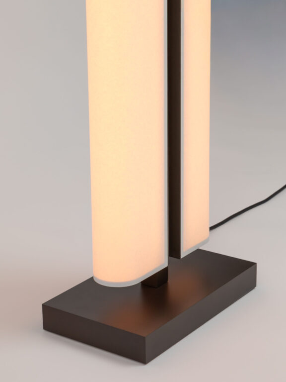 Focus sur le pied en finition bronze brossé de la lampe à poser Tennessee LP