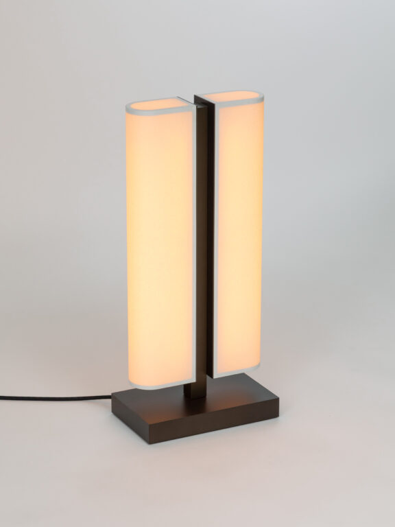 La lampe à poser Tennessee LP sur fond blanc